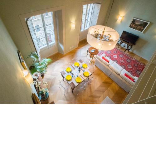 Charming Two Bedroom apartment in Piazza Strozzi