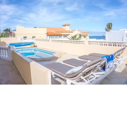 Charming villa by the sea with private pool Corralejo
