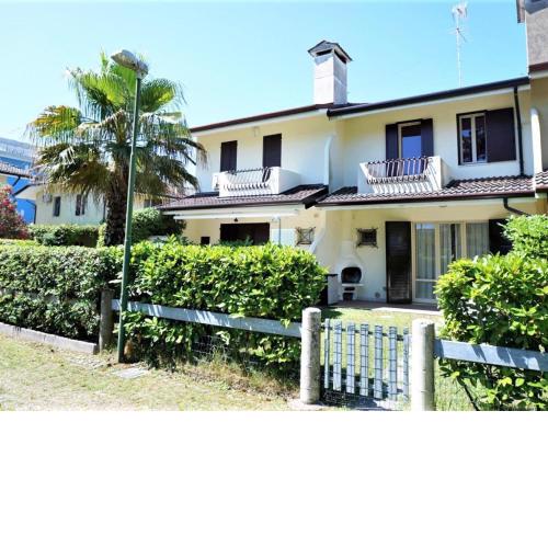 Charming villa in Porto Santa Margherita with private garden