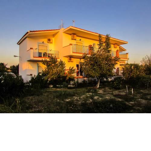 Charming Villa Suite Close To The Beach