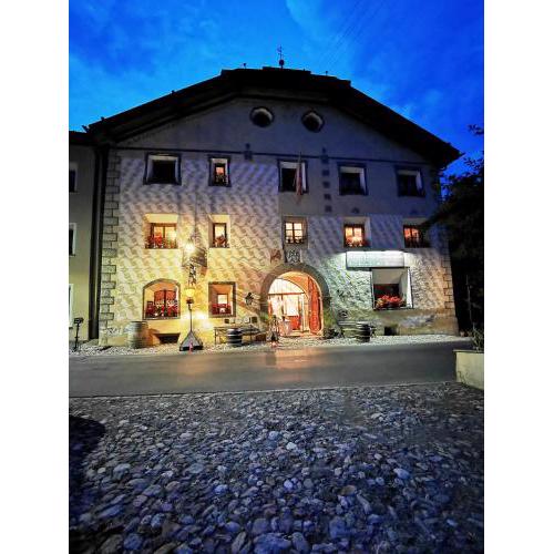 Chasa de Capol - Historische Gaststätte & Weinkellerei