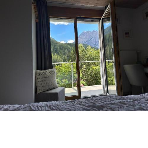 Chasa Stefania mit rundum Bergblick und Garten