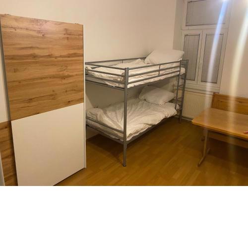 Cheap Apartment for 8 people. Vienna. 10th district