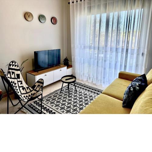 Cheerful 2-bedroom apartment in Golem