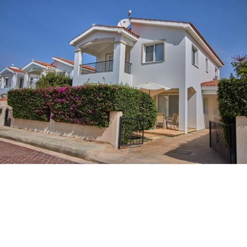 Cheerful 3 bdr villa near the beach