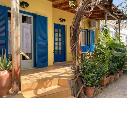 Cheerful cottage you can call your happy place.