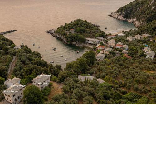Cherry House in Damouchari with a sea view