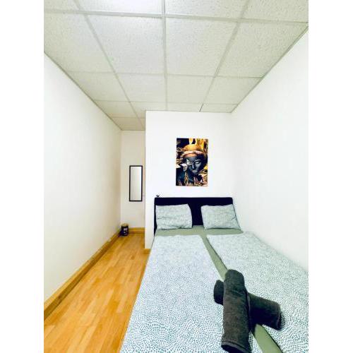 Chic 2BR Apt for 6 Person Direct City Access