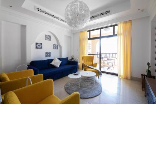 Chic 2BR with Burj Khalifa View in Souk Al Bahar