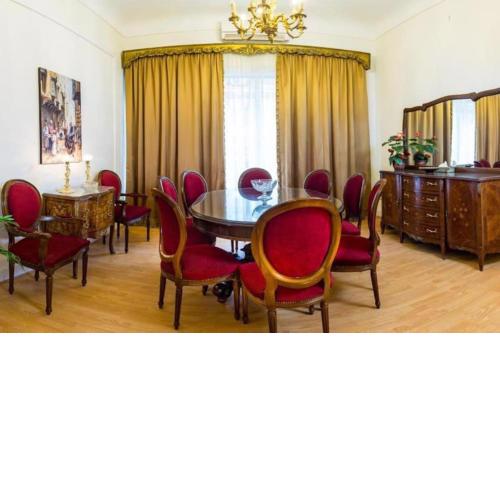 Chic 4BR Apt in Downtown - Mint 5