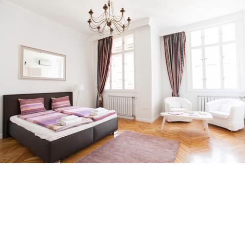Chic & Charm Apartment