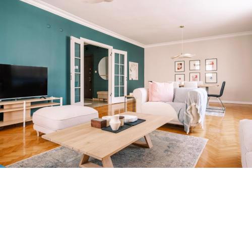 Chic Flat w Balcony 5 min to Cevahir Mall in Sisli