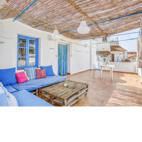 Chic Holiday Home in Benamargosa with Barbecue and Garden