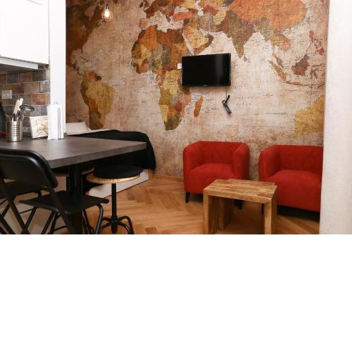 Chic Loft At City Center With AC And Fast WIFI