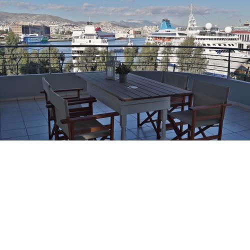 Chic style 2 bedroom apartment, great views of Piraeus cruise port