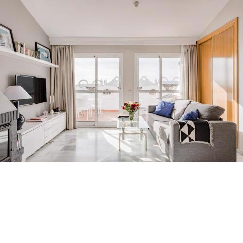 Chic, Sunny and Modern Getaway