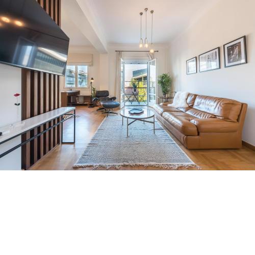 Chic two bedroom apartment_acropolis museum view