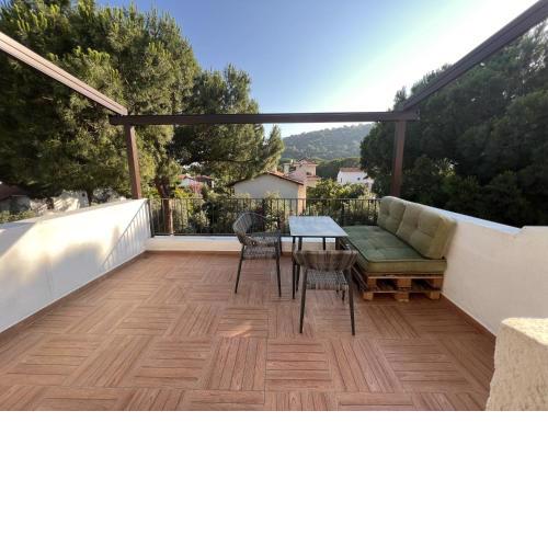 Chic Villa with Terrace and Rooftop in Izmir