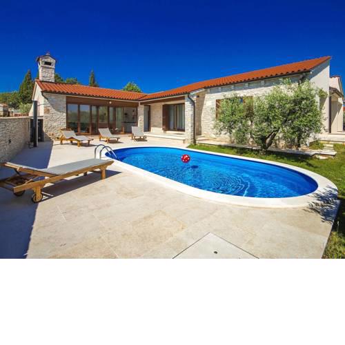 Child-friendly Villa with Swimming Pool in Marcana