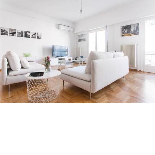 Chill like a local in Condo near historical sites!