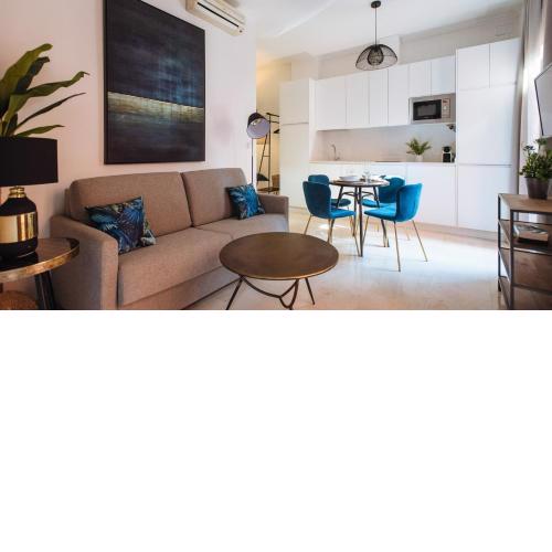 Chiqui and Vicente Bright Apartment
