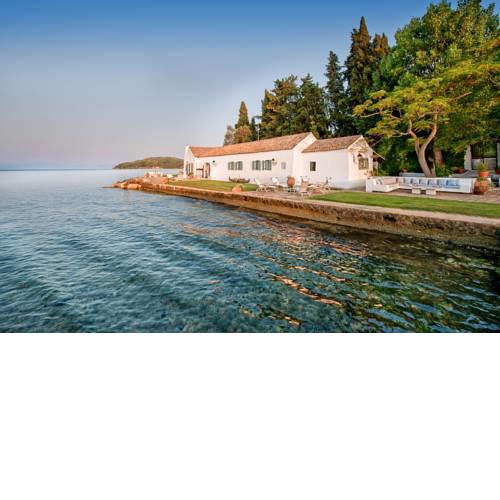 Chlomos Villa Sleeps 16 with Pool and WiFi