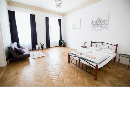 Christopher’s cosy flat