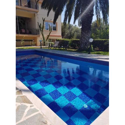 Christos Apartment with Pool