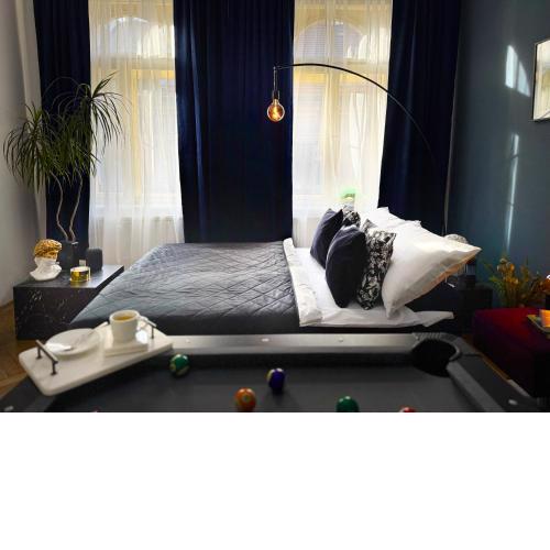 Cinematic Apartment with Pool Table & Cinema room in the heart of Prague
