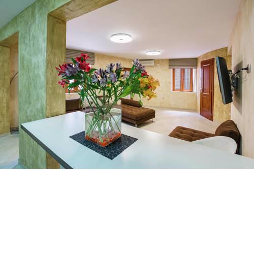 Cinnamon Apartment