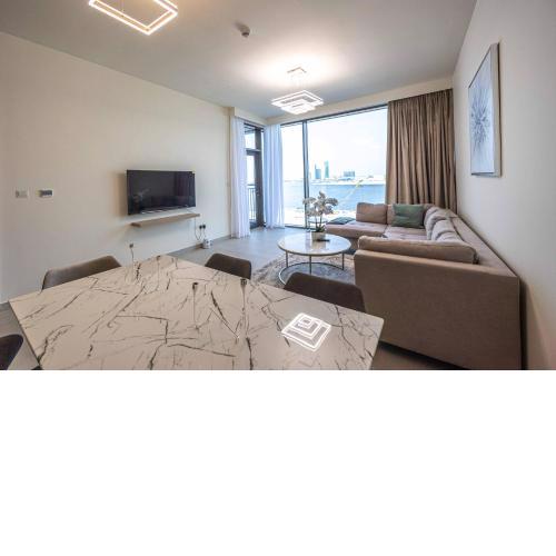 CitiHome-2BR overlooking the Creek Island’s lush parkland