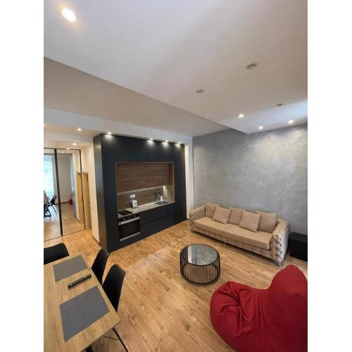 City Center Apartament, Pazari Ri