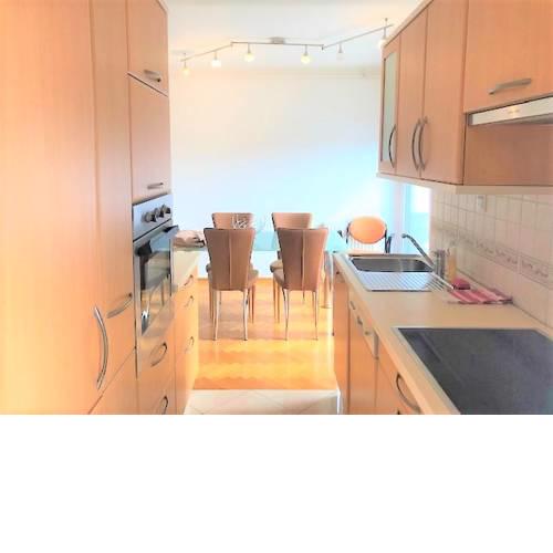 City Center Apartment - FREE GARAGE PARKING!