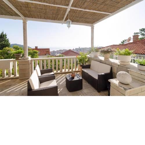 City Center Apartment - with parking and shared terrace
