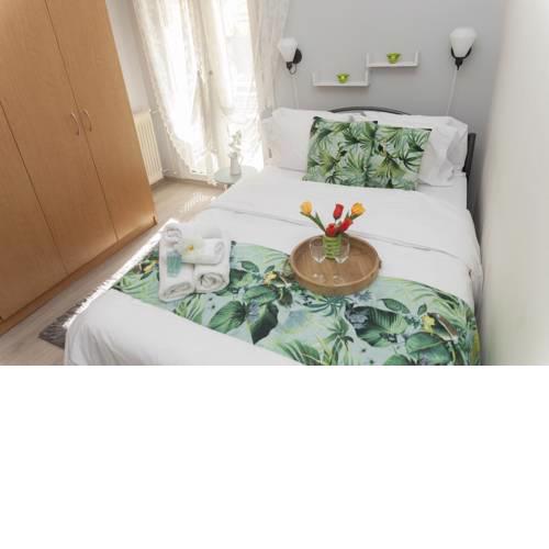 City Center Apartment near HELEXPO