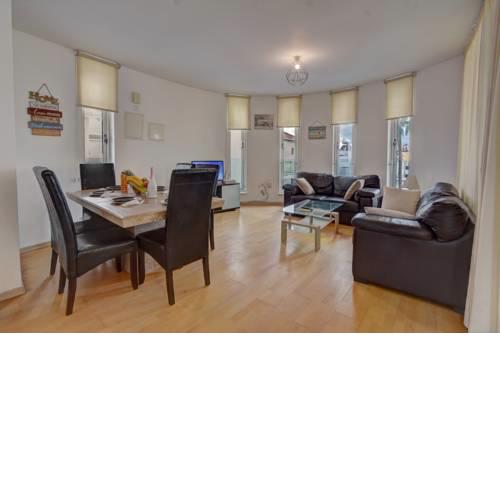 City Center Pool View Apartment