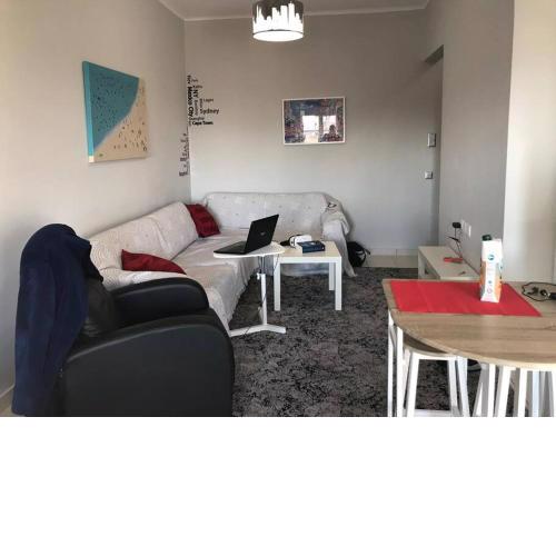 City Center/Navarinou Modern Apt. with Queen Bed