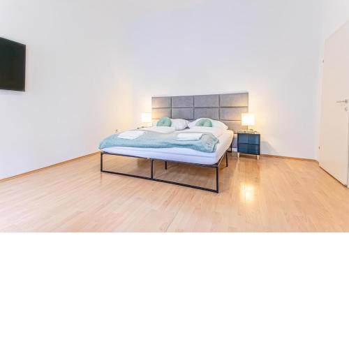 City-Linked 2BR Apartment Near Wiener Stadthalle