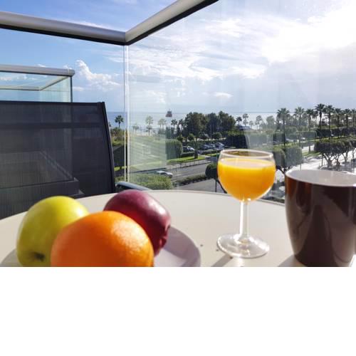 City Pearl - modern 2 bed sea view apt in City centre
