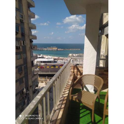 City scoure sea view