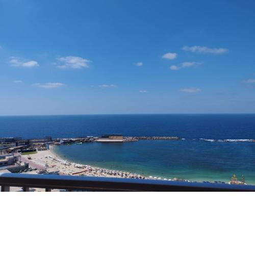 City Square - Apartments With Side Sea-View