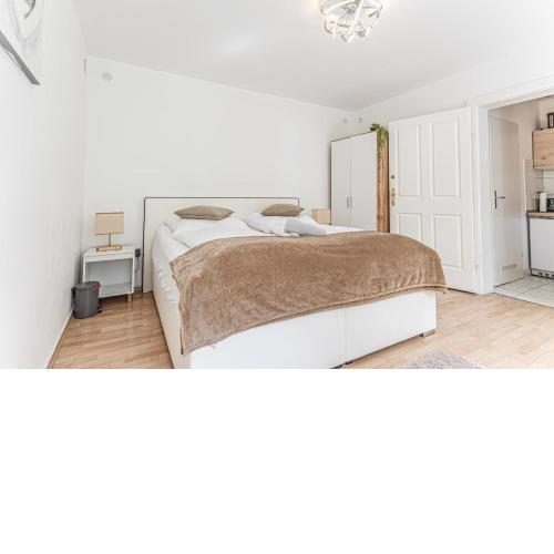 City Vibes: 1BR Apt, 10 Min to Westbahnhof