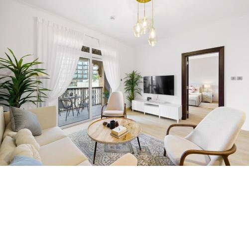 Classy Design 2BR in Old Town w/ Burj Khalifa View