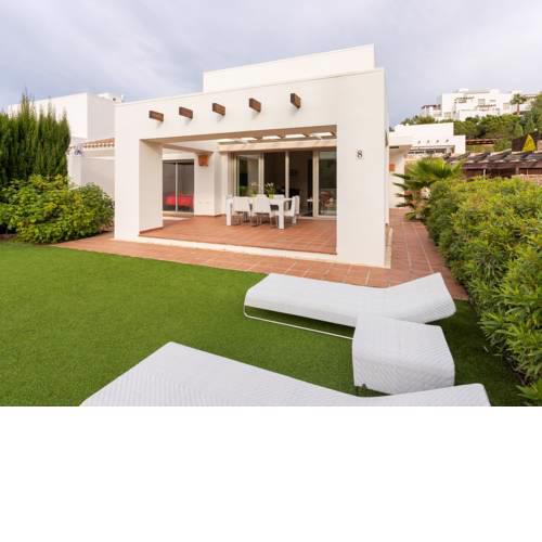 Classy Holiday Home in Orihuela with Garden