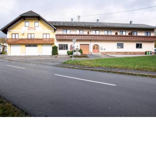 Classy Villa in Ulrichsberg with family
