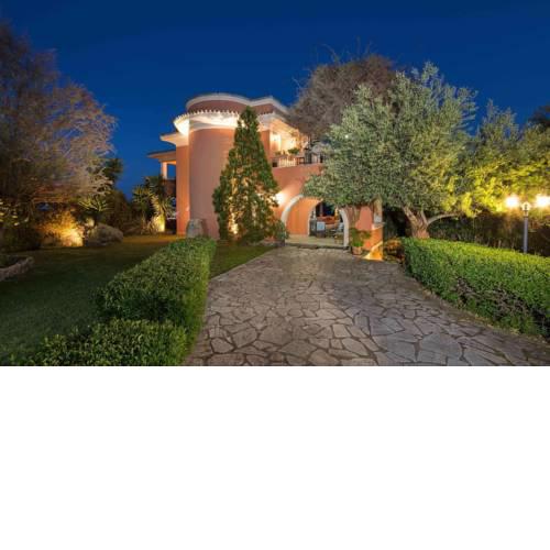 Classy Villa Panoramic Mountain Countryside View