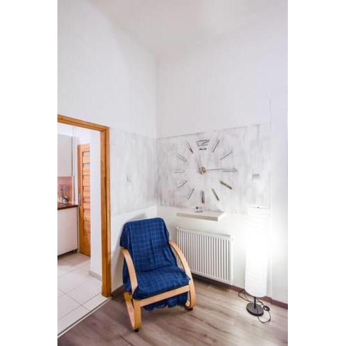 Clock-working apartment next to the Grand Park