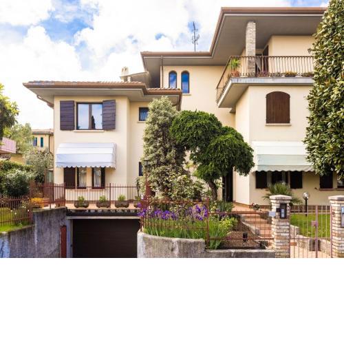 Cloistered Apartment in Sirmione near Lake