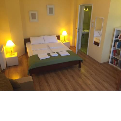 Club Apartments & Rooms