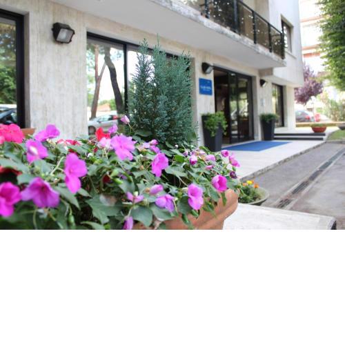 Club Hotel